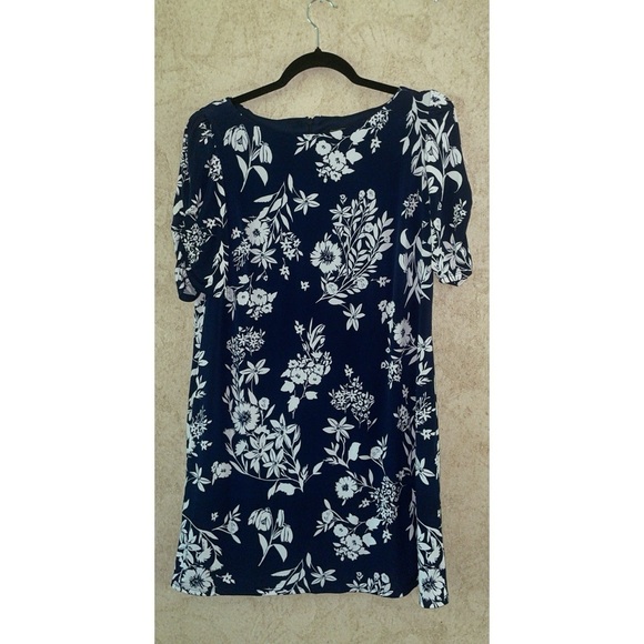 Jessica Howard  Navy & White Floral Dress(Pit to pit 20” Length 36”) - Picture 4 of 8